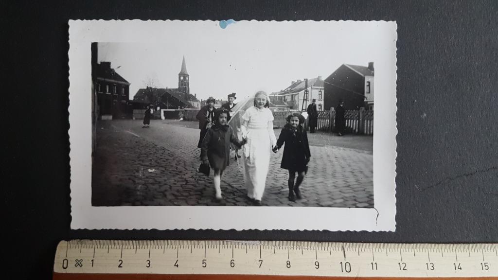 Photo ANS 1941 Première communion Mariette Piron (7,5x12 cm), Collections, Enfant, Enlèvement ou Envoi, Photo, Comme neuf