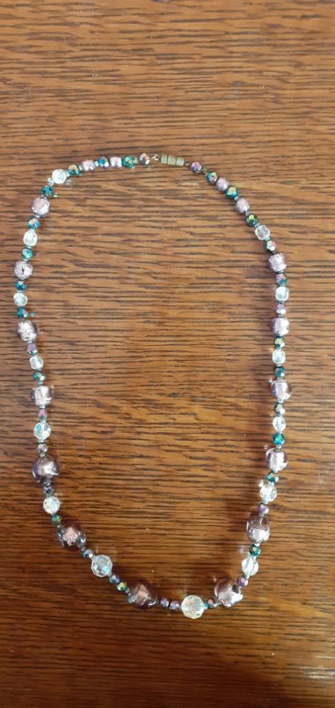 Collier coloré à reflets *, Bijoux, Sacs & Beauté, Colliers, Utilisé, Autres matériaux, Autres couleurs, Enlèvement ou Envoi