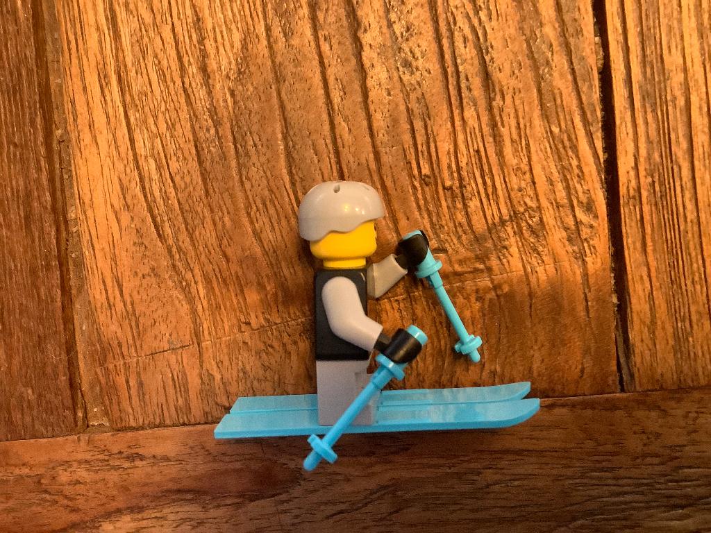Lego figuur cty0332 skiër / F4, Kinderen en Baby's, Speelgoed | Duplo en Lego, Ophalen of Verzenden, Zo goed als nieuw, Losse stenen