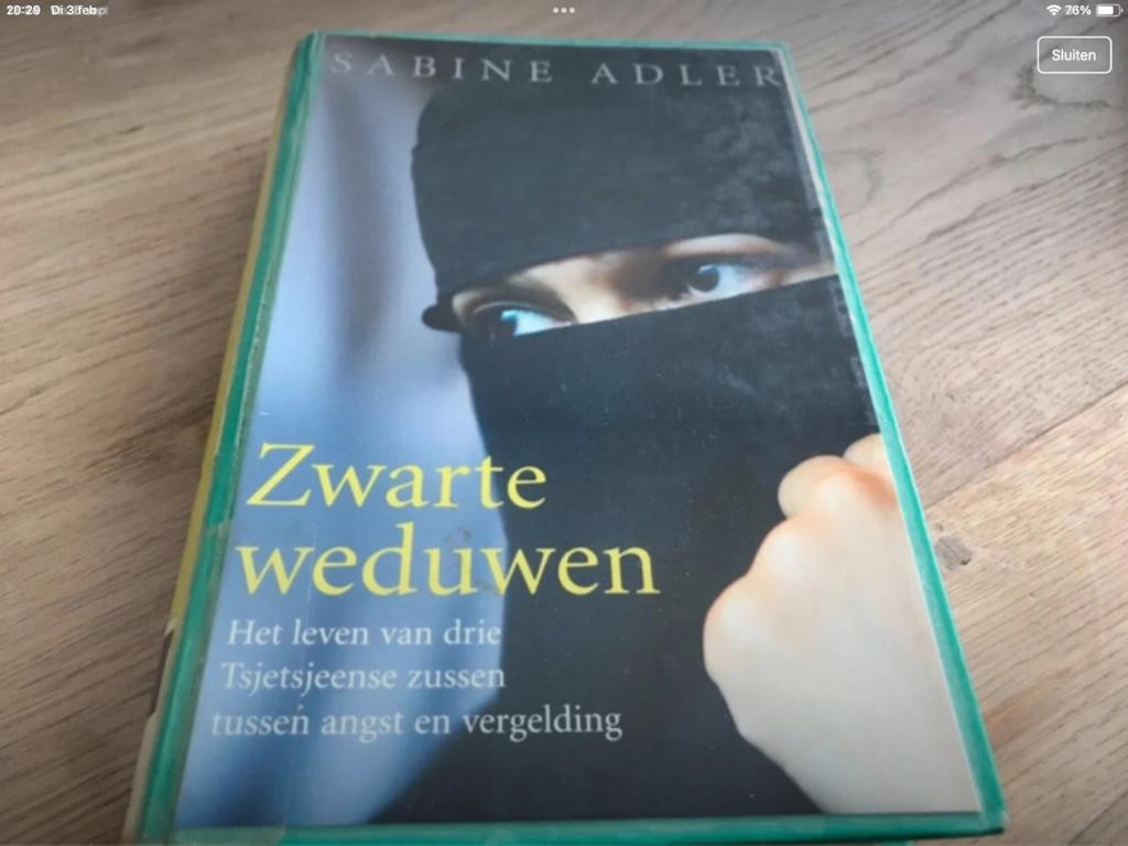 boek zwarte weduwen, Ophalen of Verzenden, Zo goed als nieuw