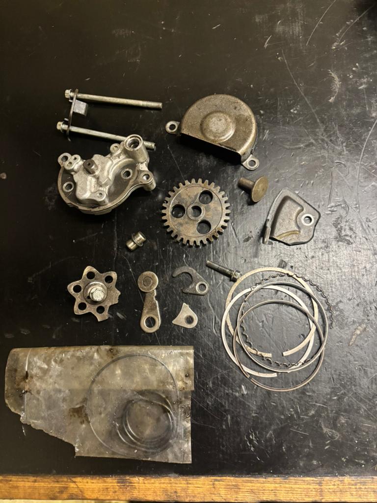 Diverse onderdelen voor motorfietsen honda xr 250 /oliepomp, Motoren, Onderdelen | Honda, Ophalen of Verzenden