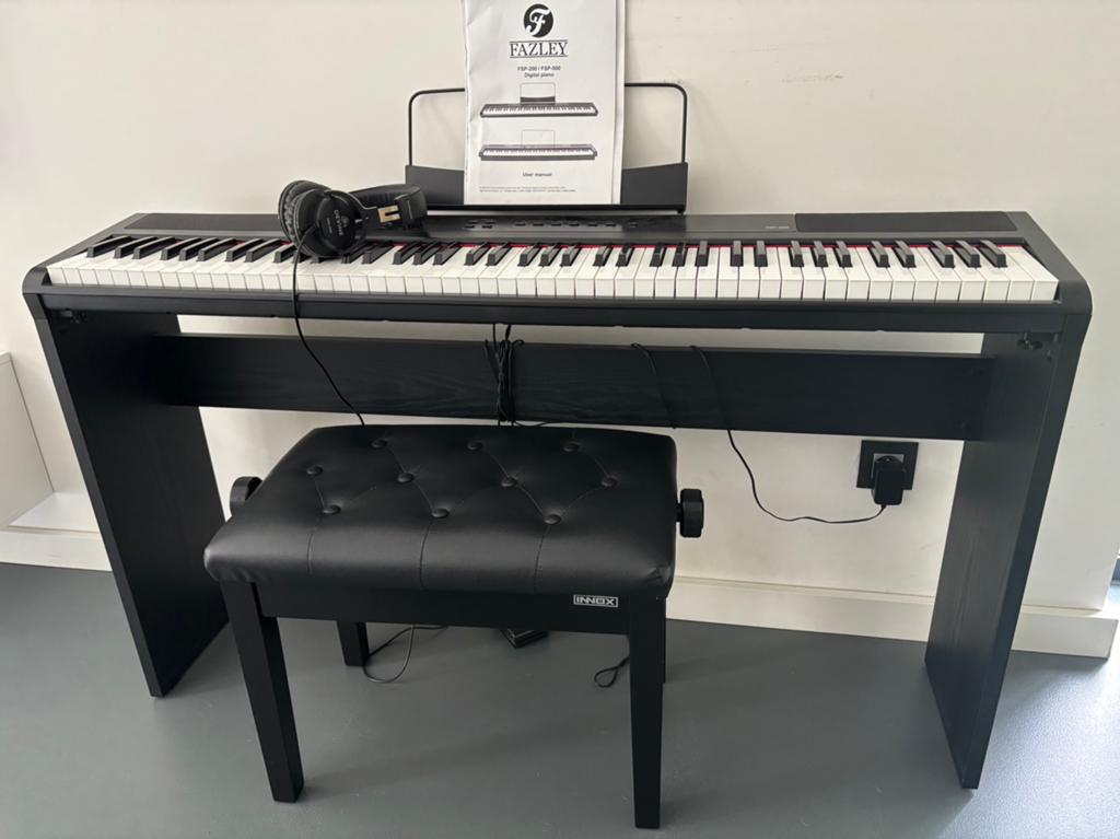Digitale piano Fazley starterkit, Muziek en Instrumenten, Piano's, Ophalen, Zo goed als nieuw, Piano