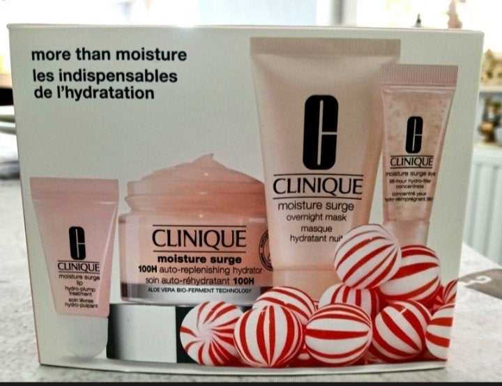 Ensemble de produits de soin Clinique neufs et non utilisés., Bijoux, Sacs & Beauté, Enlèvement ou Envoi, Neuf, Body lotion, Crème ou Huile