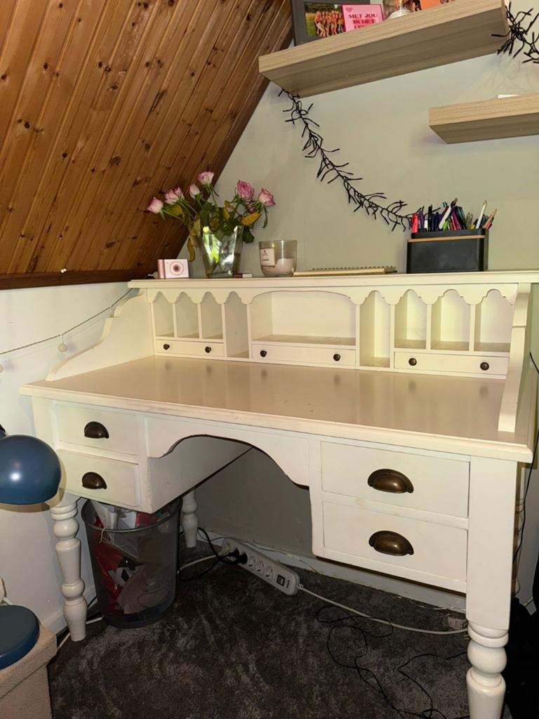 Très joli bureau blanc de style ancien, Maison & Meubles, Tables | Coiffeuses, Enlèvement