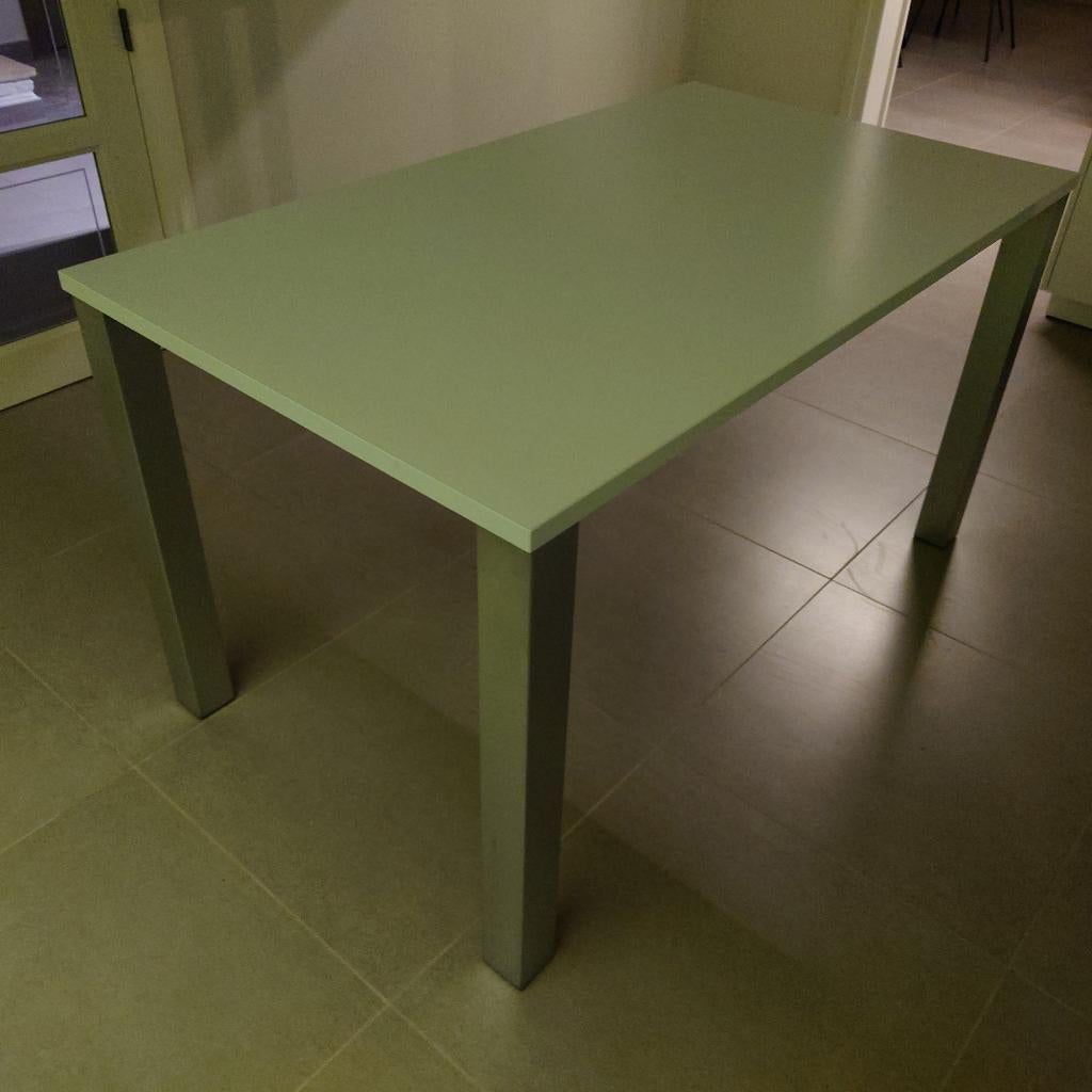 Degelijke en stevige tafel in zeer goede staat, Huis en Inrichting, Tafels | Eettafels, 100 tot 150 cm, 50 tot 100 cm, Zo goed als nieuw