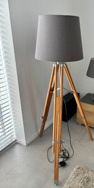 Lampadaire tripode avec pieds en bois et abat-jour, Enlèvement, Comme neuf