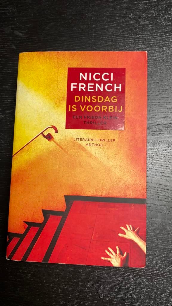 Nicci French - Dinsdag is voorbij, Enlèvement ou Envoi, Nicci French