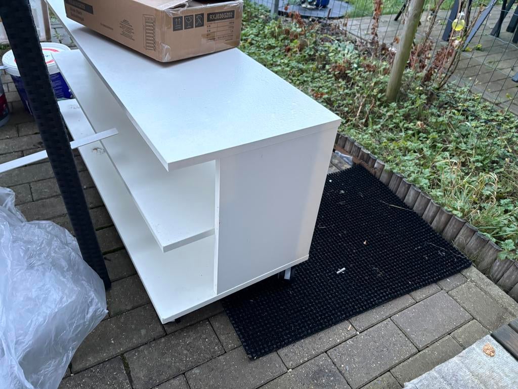 TV-tafel, Ophalen, Zo goed als nieuw