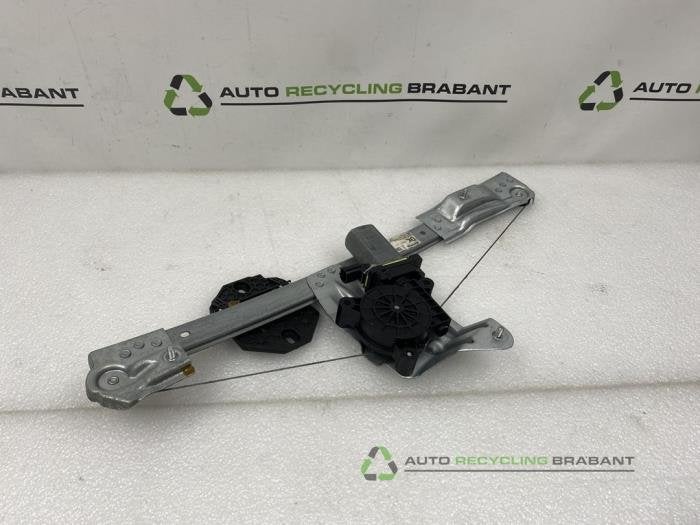 Mécanique vitre 4portes avant gauche d'un Dacia Sandero, -, 3 mois de garantie, Utilisé, -
