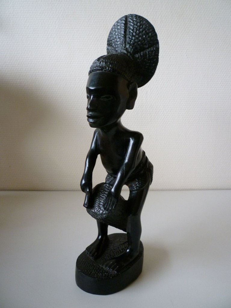 Statuette africaine en ébène noir, Bois, Noir, Fait main, Sculpture sur bois