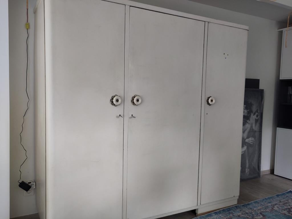 Grote kleerkast gratis op te halen dit weekend., Huis en Inrichting, Ophalen, Met deur(en), Gebruikt, 150 tot 200 cm