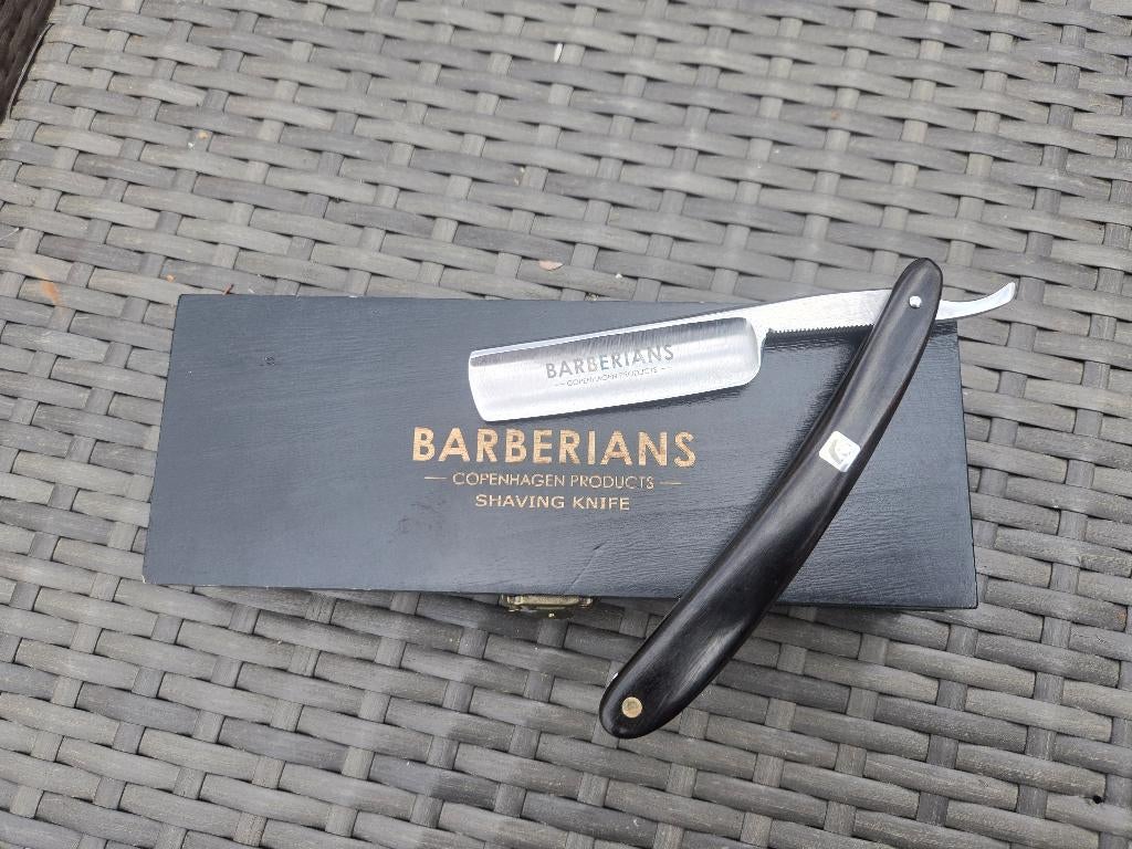 ​Barberians Copenhagen Luxe Open Scheermes in Houten Kist, Collections, Collections Autre, Neuf, Enlèvement ou Envoi