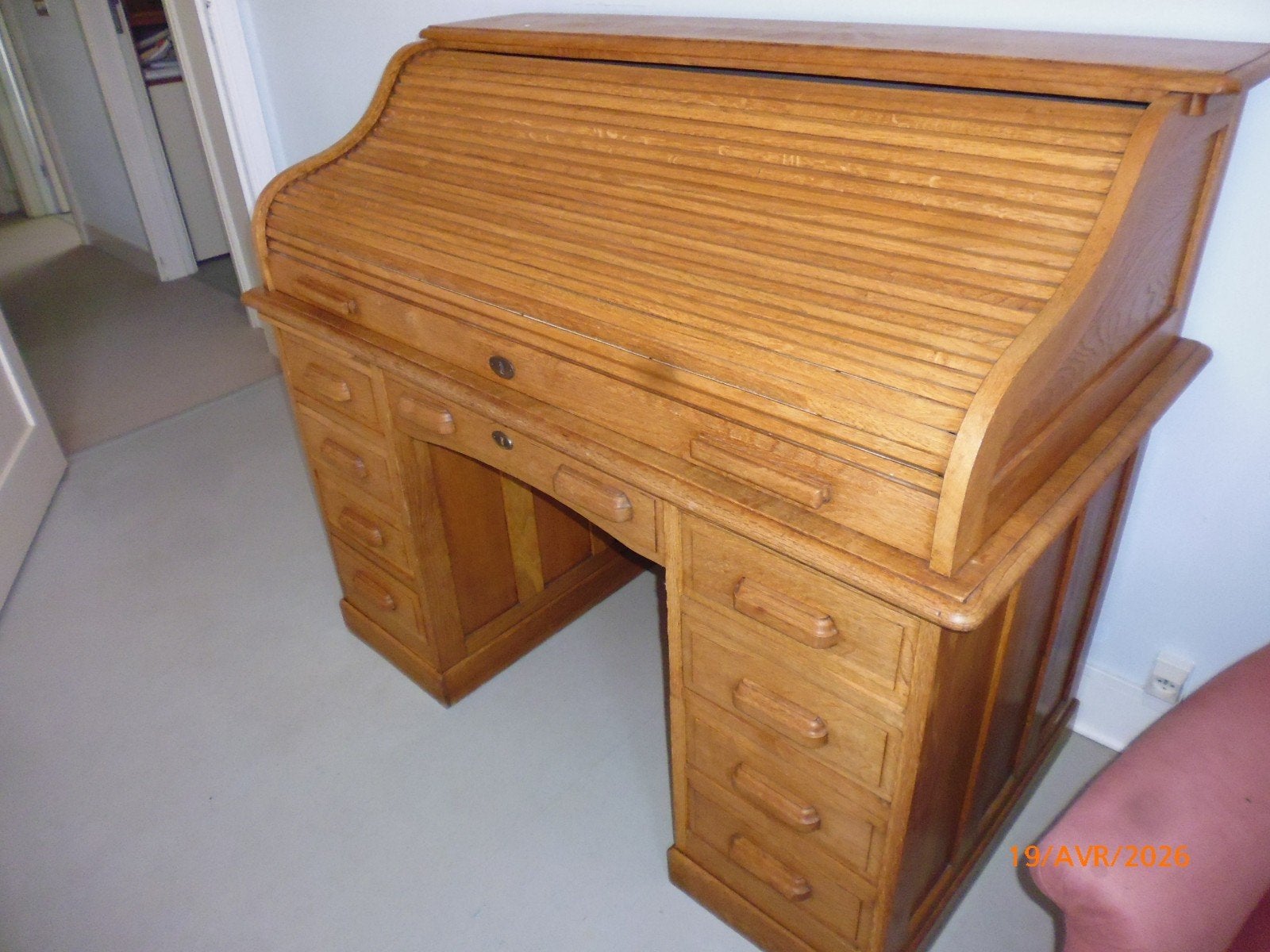 Magnifique bureau à cylindre en bois massif avec volet