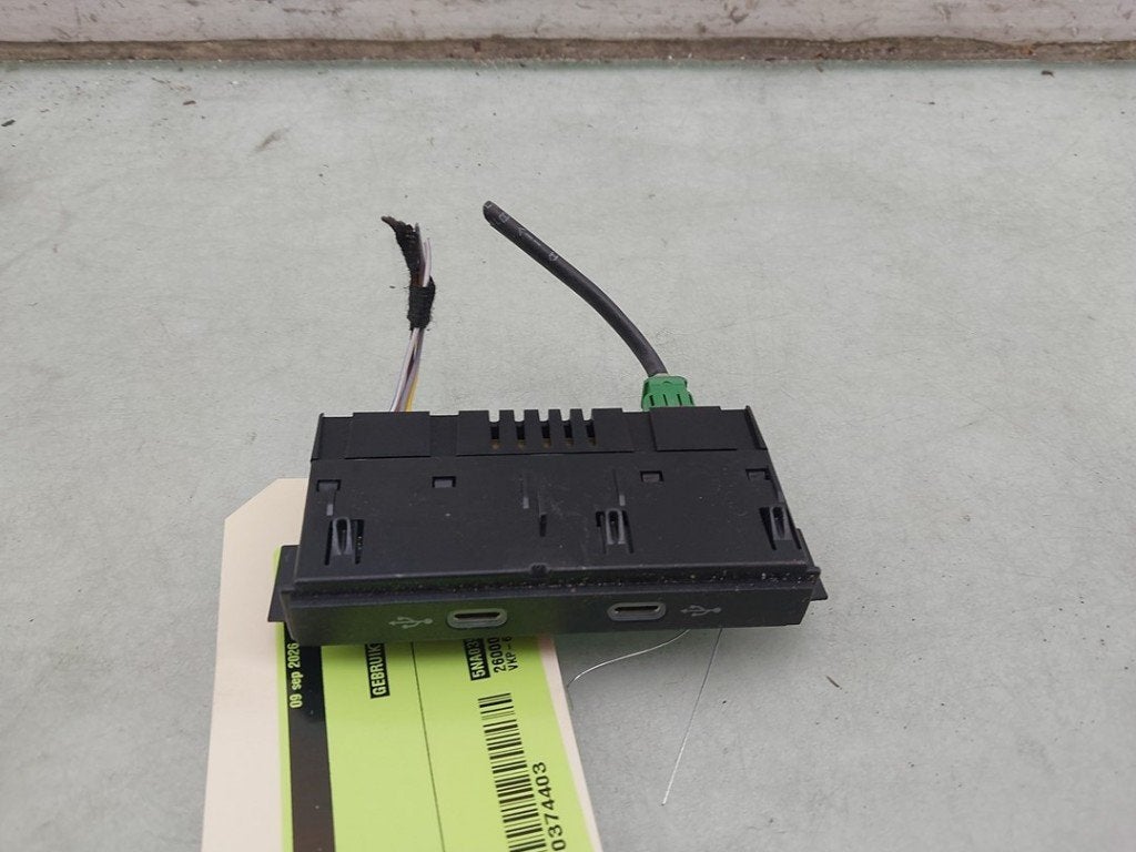 PORT AUX/USB Caddy Cargo V (SBA / SBH) (|5NA035736|), Volkswagen, Volkswagen AG, Utilisé, Kundenbetreuung@volkswagen.de