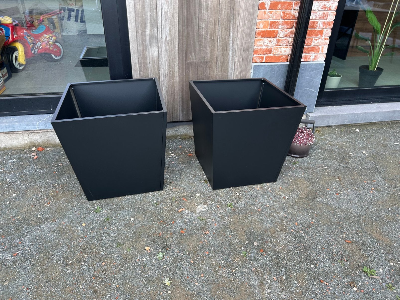 2 bloembakken, Ophalen