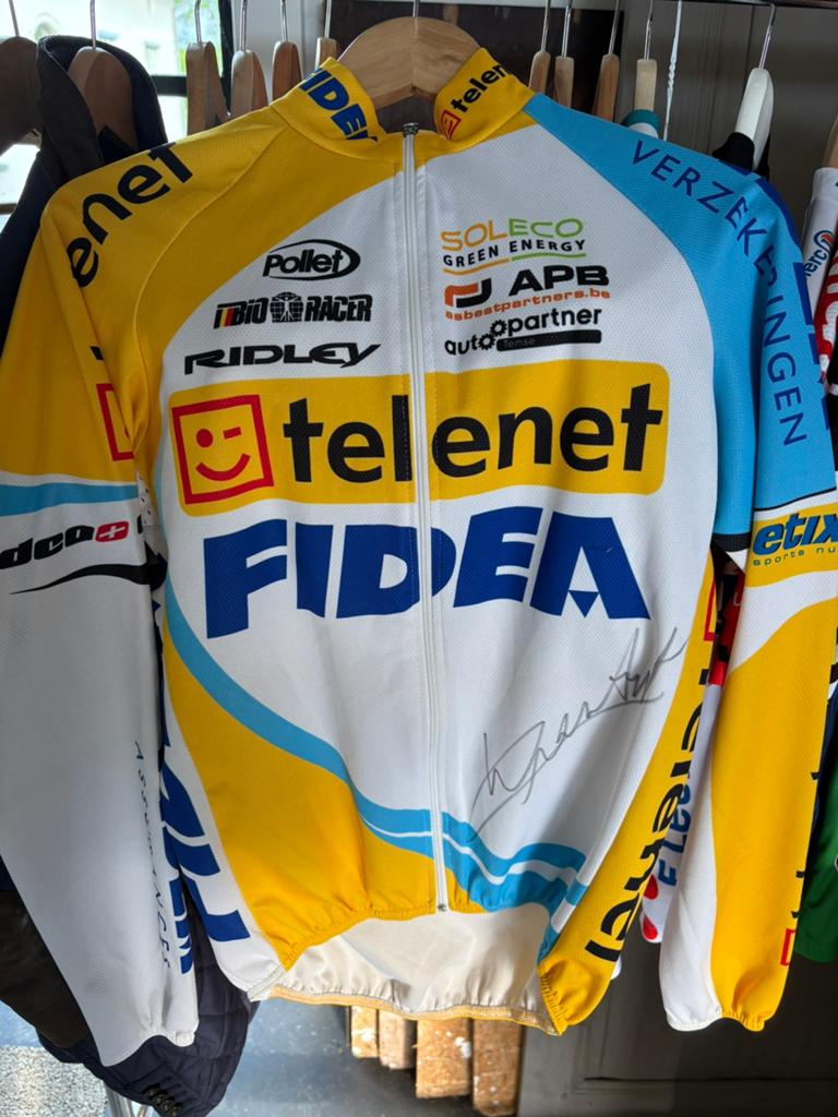Jeugdtrui Wout van Aert gesigneerd, Ophalen, Zo goed als nieuw