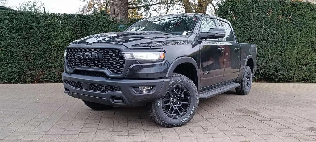 Dodge Ram Rebel Night Premium €68.900,- excl btw., Auto's, Automaat, Overige modellen, Zwart, Leder