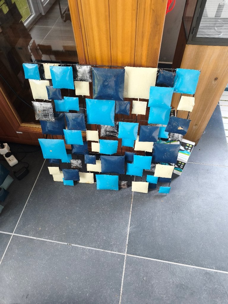 Tableau 3D en metal, Enlèvement