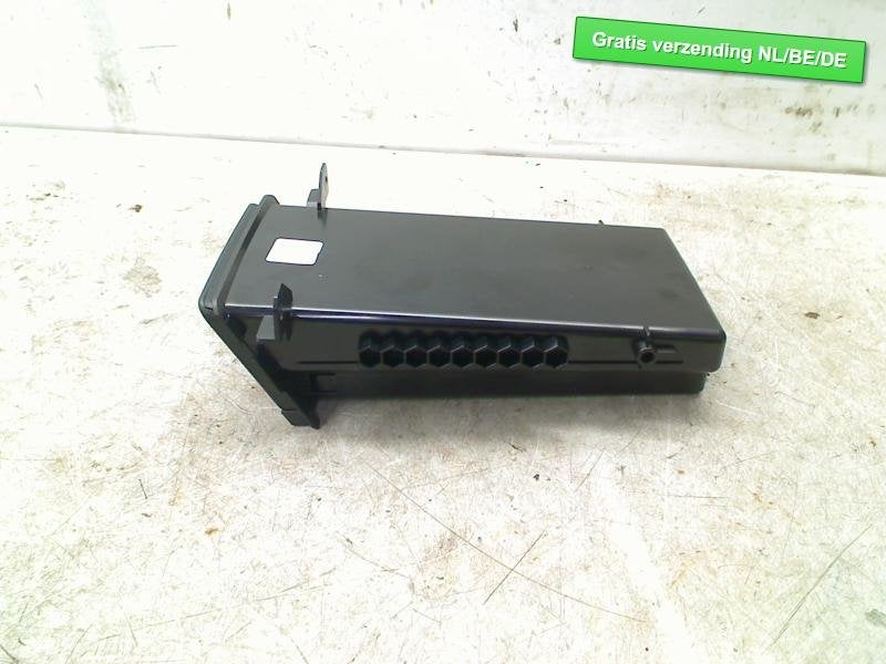 VIDE POCHE CONSOLE CENTRALE Touran (5T1) (5TA861801), Volkswagen, Volkswagen AG, Utilisé, Kundenbetreuung@volkswagen.de