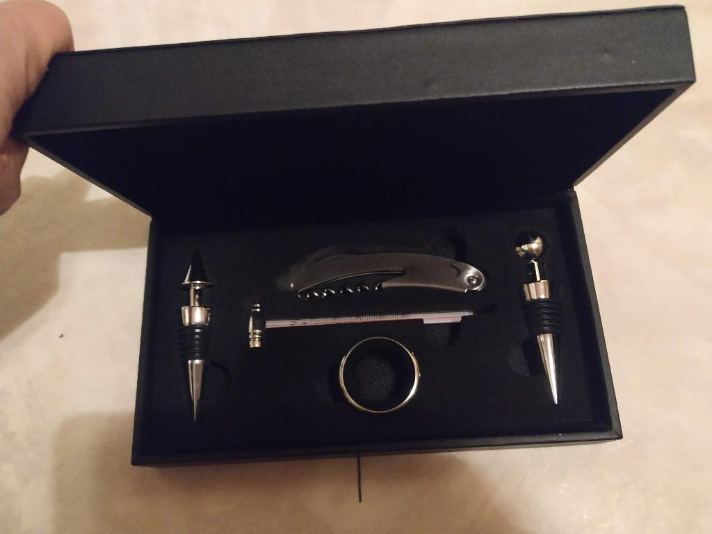 mooi nieuw giftset lederen kist met 5 delig wijnset, Ophalen of Verzenden