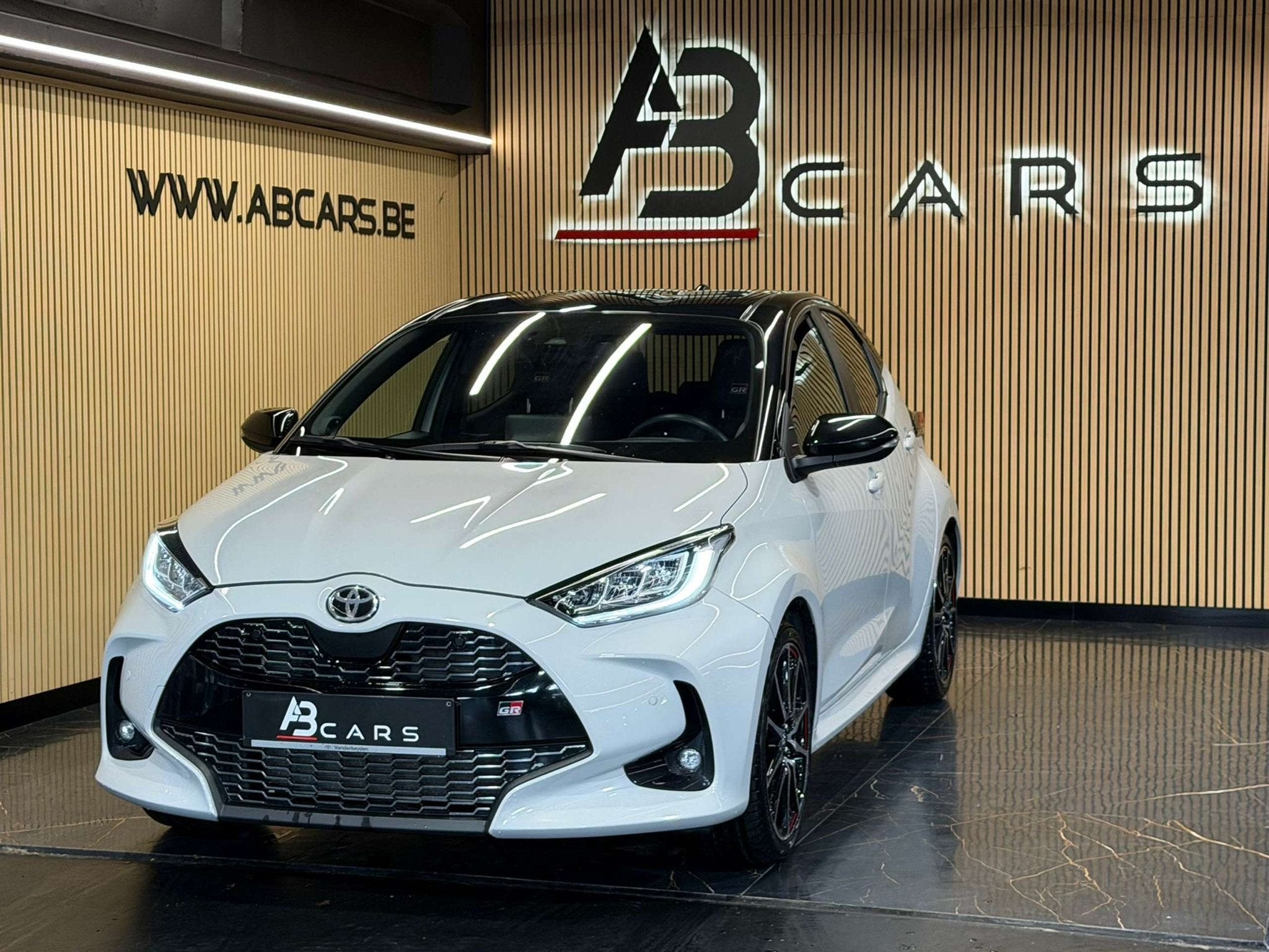 Toyota Yaris Hybrid 1.5i VVT-i * SPORT * FINITION GR * BOÎT, Autos, Anti démarrage, Achat, Euro 6, Entreprise