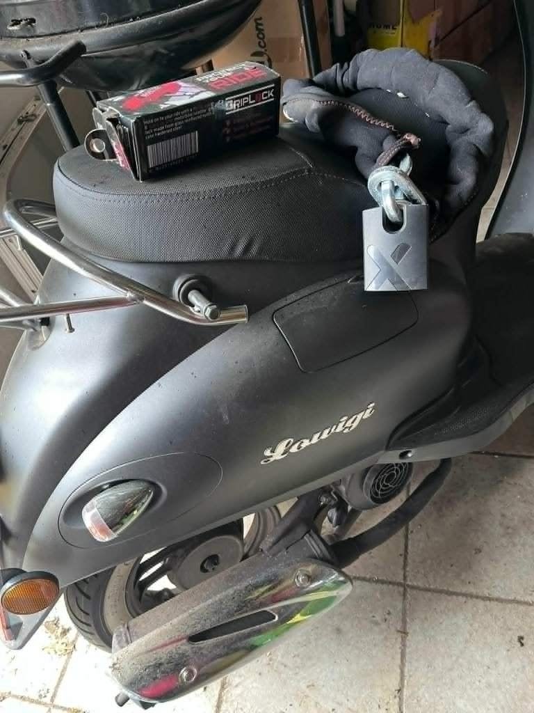 Scooter te koop – Lowigi A-klasse (25 km/u) – Bouwjaar 2020, Fietsen en Brommers, Ophalen, Overige modellen, Klasse A (25 km/u)