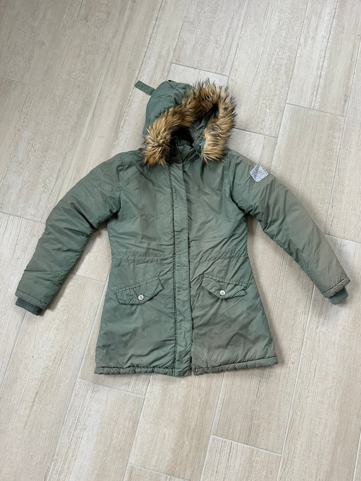 Winterjas kaki groen – maat M, Kleding | Dames, Wintersportkleding, Ophalen of Verzenden, Zo goed als nieuw, Maat 38/40 (M)