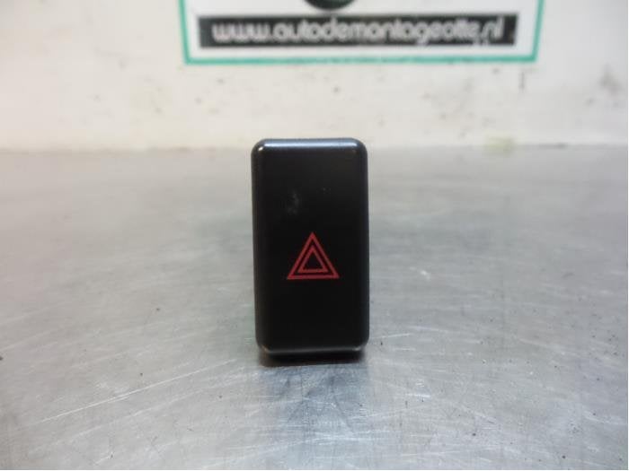 Commutateur éclairage d'urgence d'un Mazda 3 (3 03-), -, Mazda, Utilisé, -