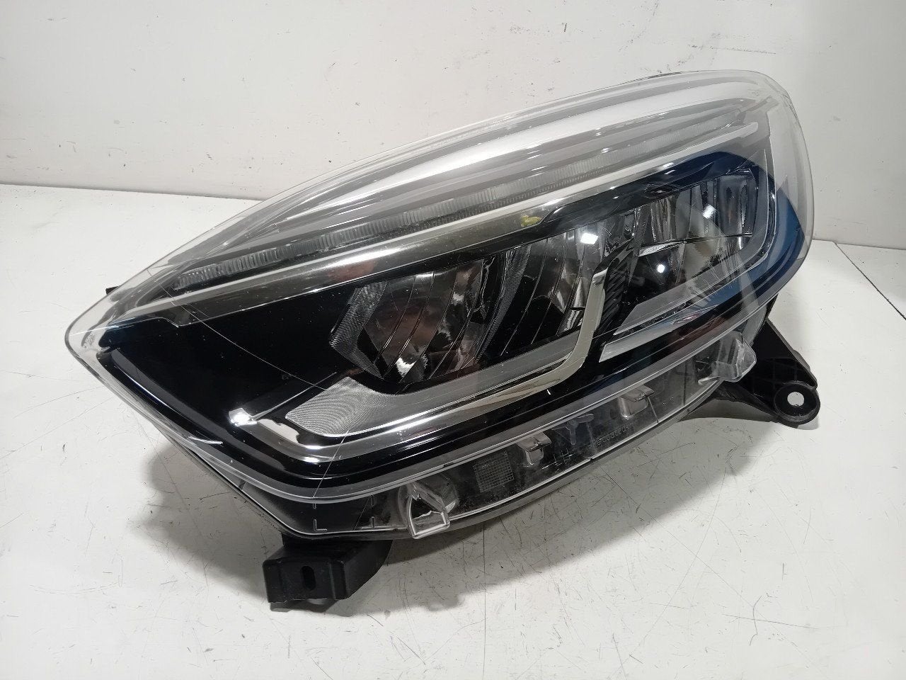 Koplamp links Renault Captur, Onderdelen@venauto.nl, Van der Ven Autorecycling B.V., Gebruikt, Ettenseweg 76, 4706 PB Roosendaal, The Netherlands