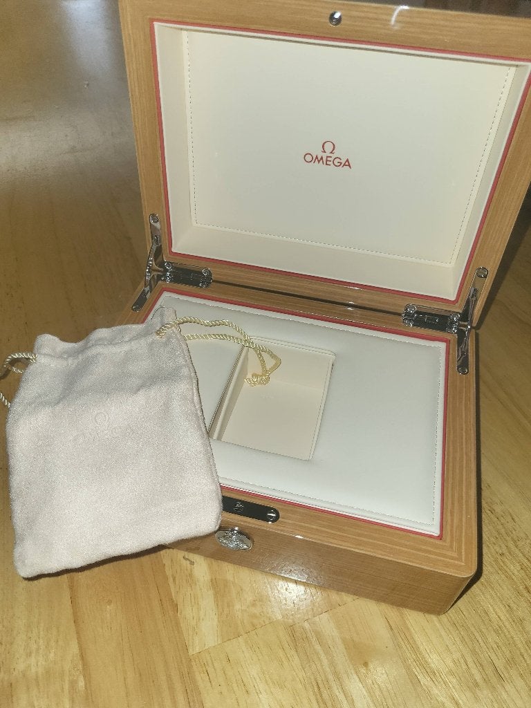 Boite a montre omega, Bijoux, Sacs & Beauté, Montres | Femmes, Enlèvement, Comme neuf, Montre-bracelet, Autres marques