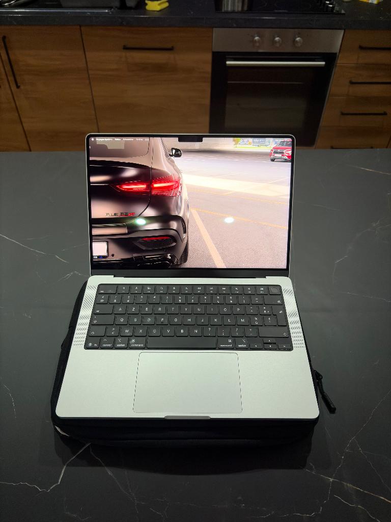 MacBook Pro m5, Informatique & Logiciels, Apple Macbooks, Autres tailles, 512 GB, Comme neuf, 4 Ghz ou plus