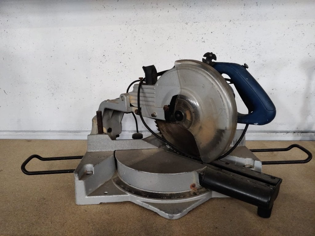 Afkortzaag, 70 mm ou plus, Enlèvement, Utilisé, 1200 watts ou plus