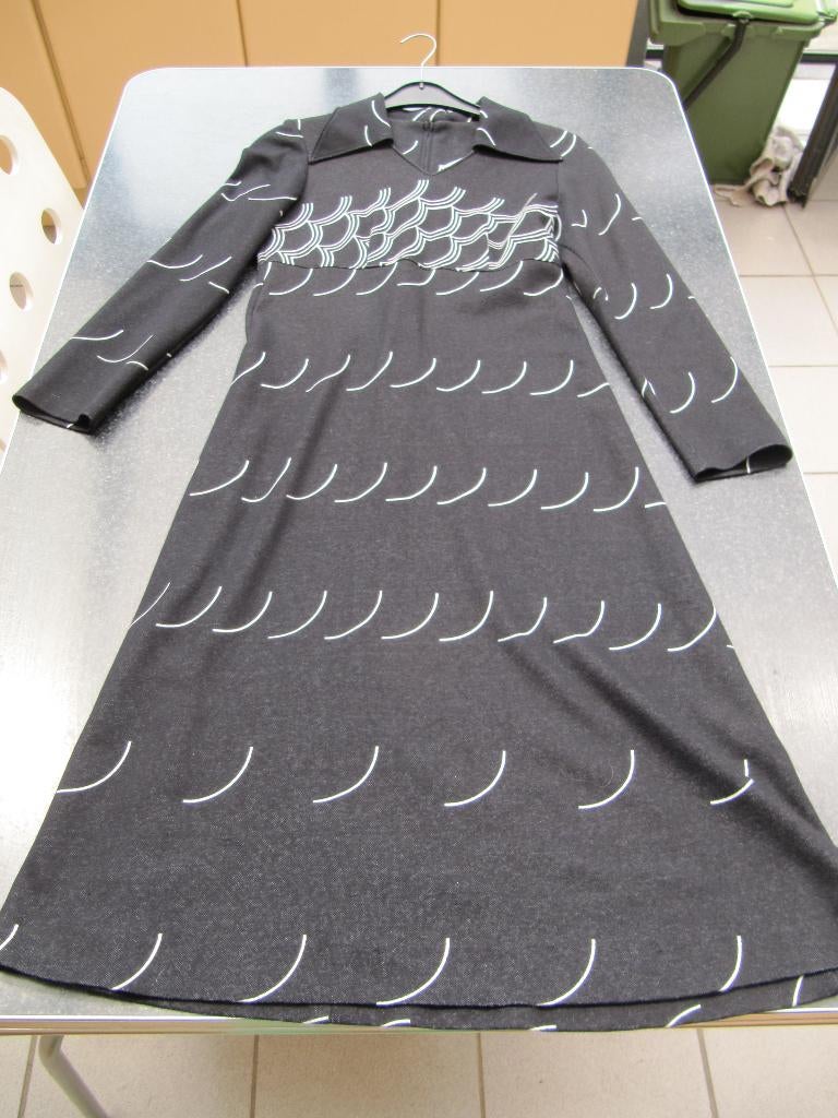 jurk vintage zwart met wit motief, 38, Enlèvement ou Envoi, Porté, Taille 38/40 (M), Noir