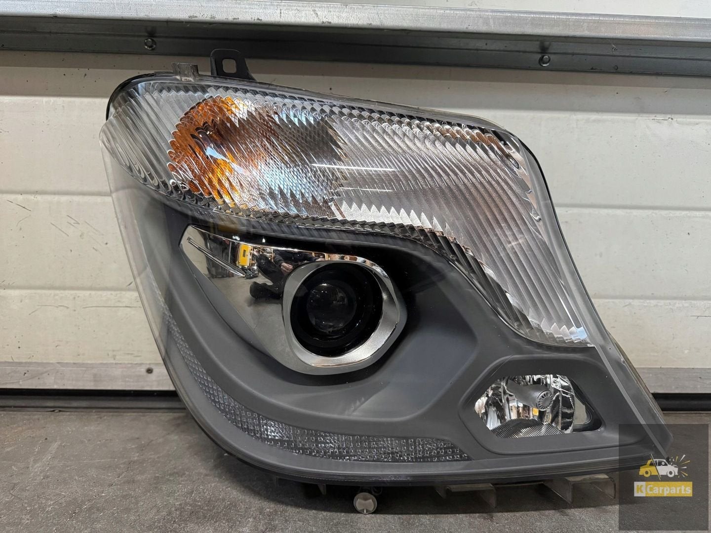 A9068203261, Phare bi-x non droit Mercedes Sprinter W 906 LI, Mercedes-Benz AG, Mercedes-Benz, Utilisé, Mercedesstrasse 120
70372  Stuttgart, DE