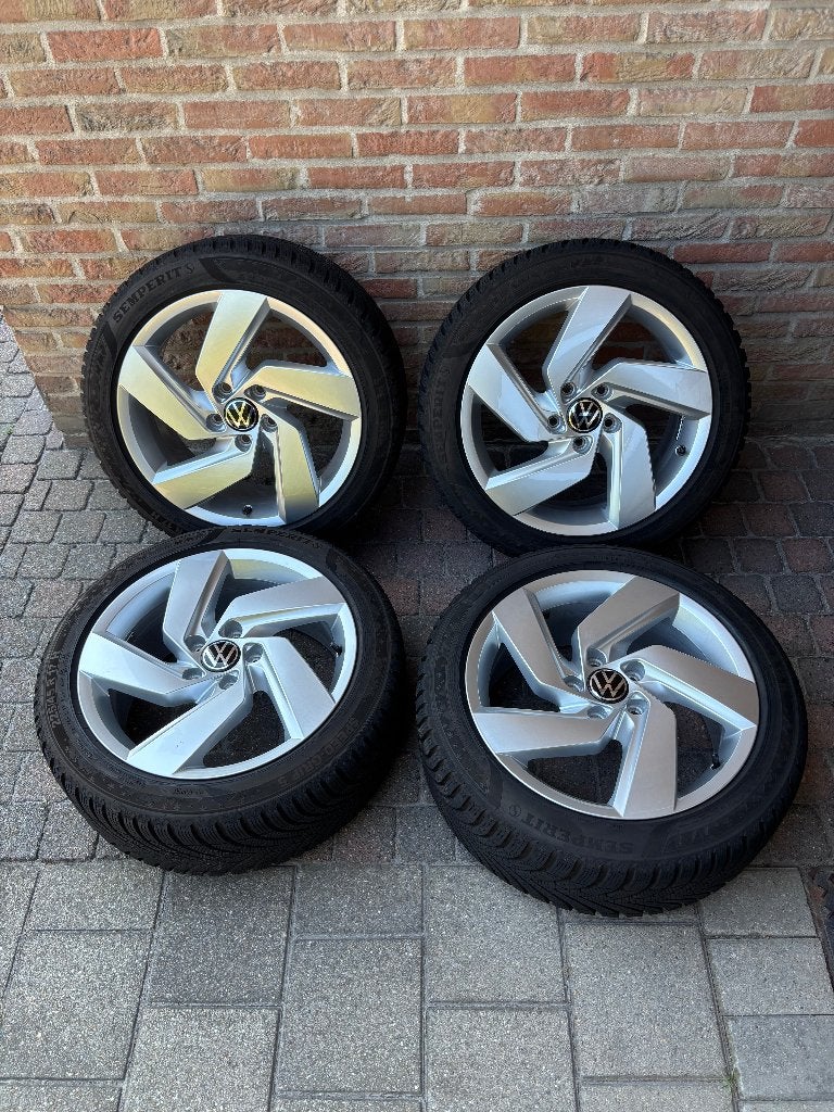 winterbanden + richmond velgen, Auto-onderdelen, Banden en Velgen, Banden en Velgen, Winterbanden, 17 inch, 225 mm, Personenwagen