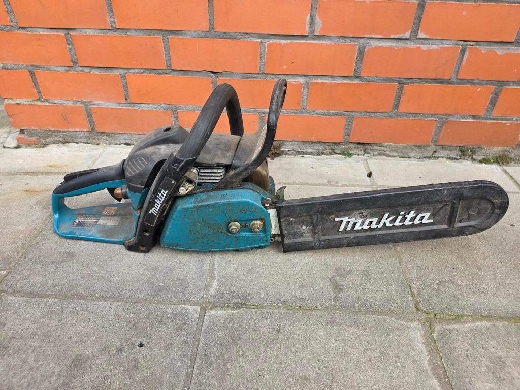 Tronçonneuse makita 220€, Enlèvement