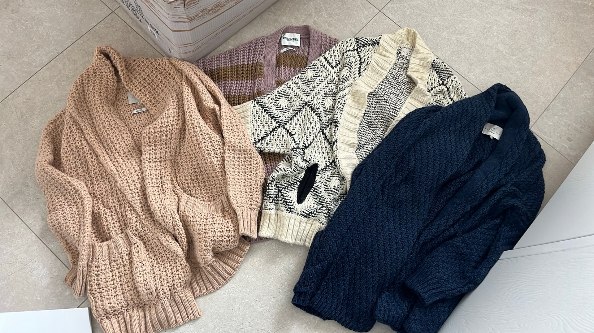 Cardigans en laine Essentiel tailles S et M, Enlèvement ou Envoi, Comme neuf, Taille 36 (S)