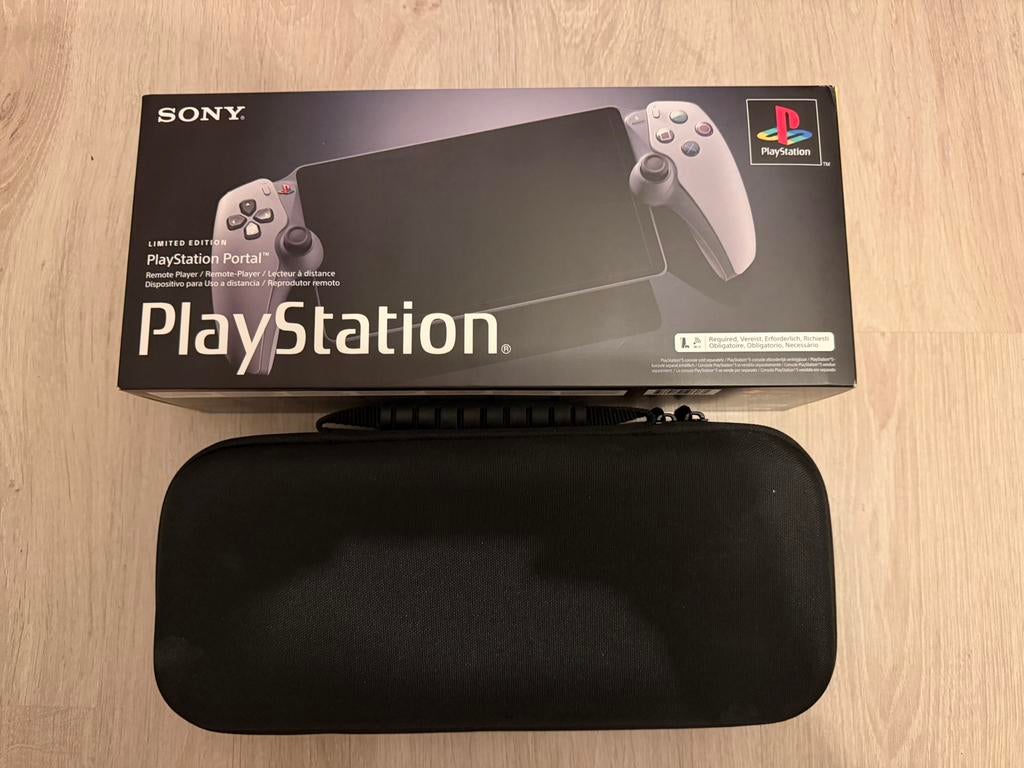 Playstation Portal 30th anniversary + opberghoes, Games en Spelcomputers, Ophalen, Zo goed als nieuw