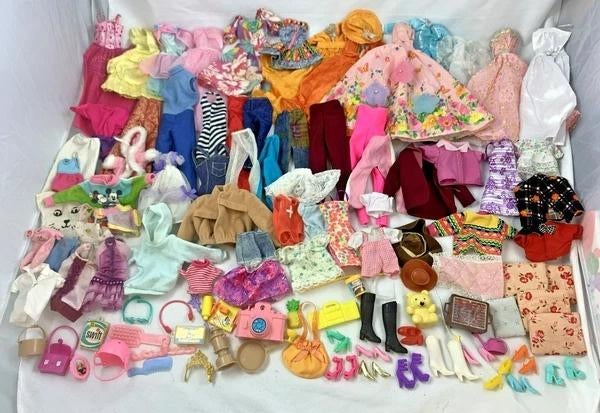 Ensemble de vêtements et accessoires Steffi Love Barbie Vint, Envoi, Comme neuf, Fashion Doll