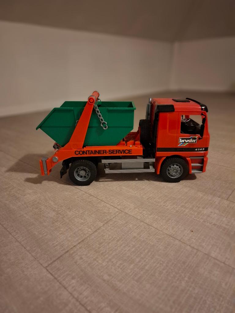 Bruder Mercedes vrachtwagen met container service, Kinderen en Baby's, Speelgoed |Speelgoedvoertuigen, Ophalen