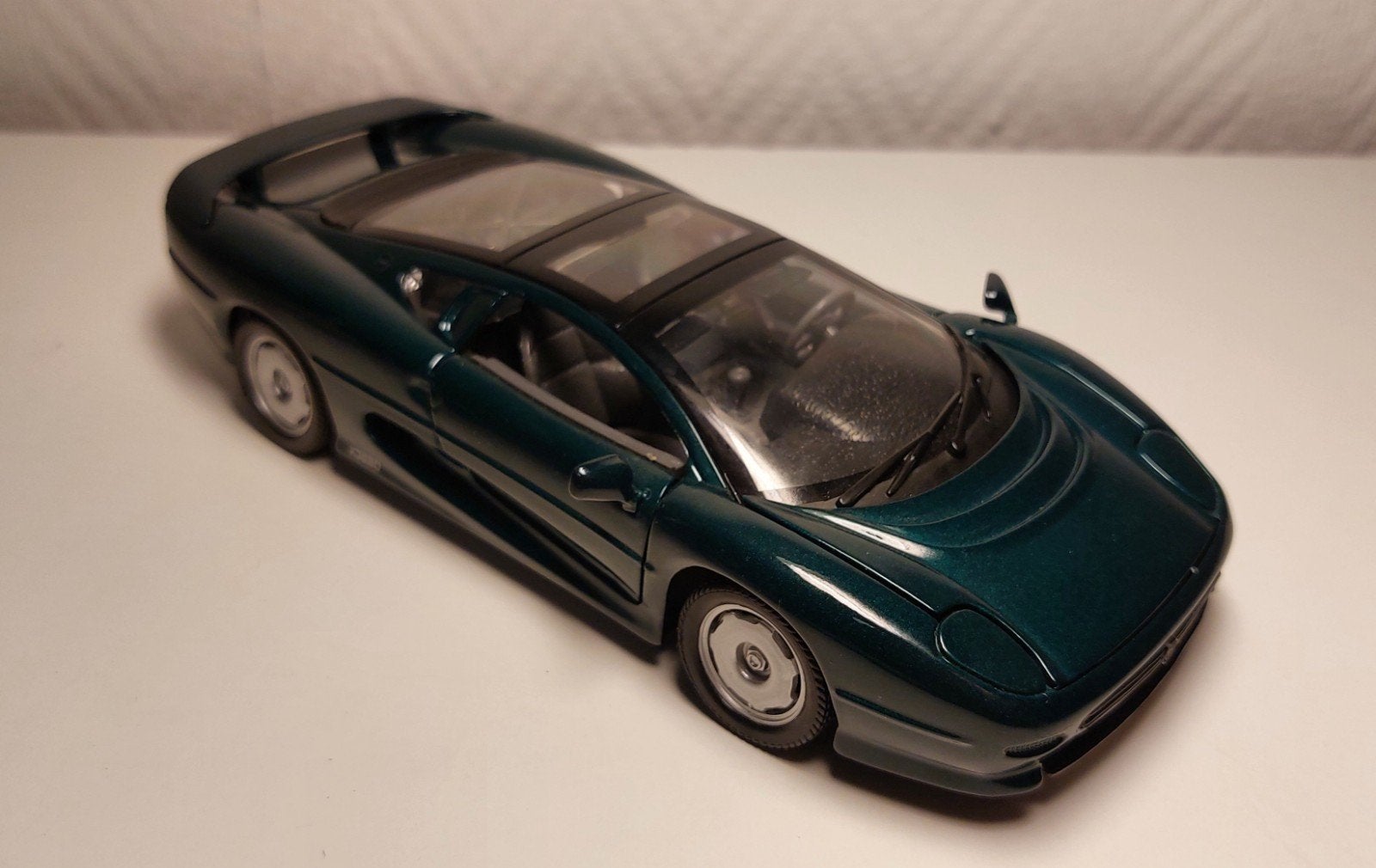 Welly Jaguar XJ220 verte avec intérieur noir à l'échelle 1/2, Hobby & Loisirs créatifs, Enlèvement ou Envoi, Comme neuf, Voiture