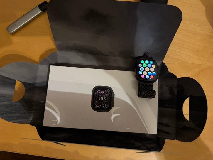 Apple Watch Ultra 3- Titanium armband - Onberispelijke staat, Telecommunicatie, Ophalen, Zo goed als nieuw, Apple