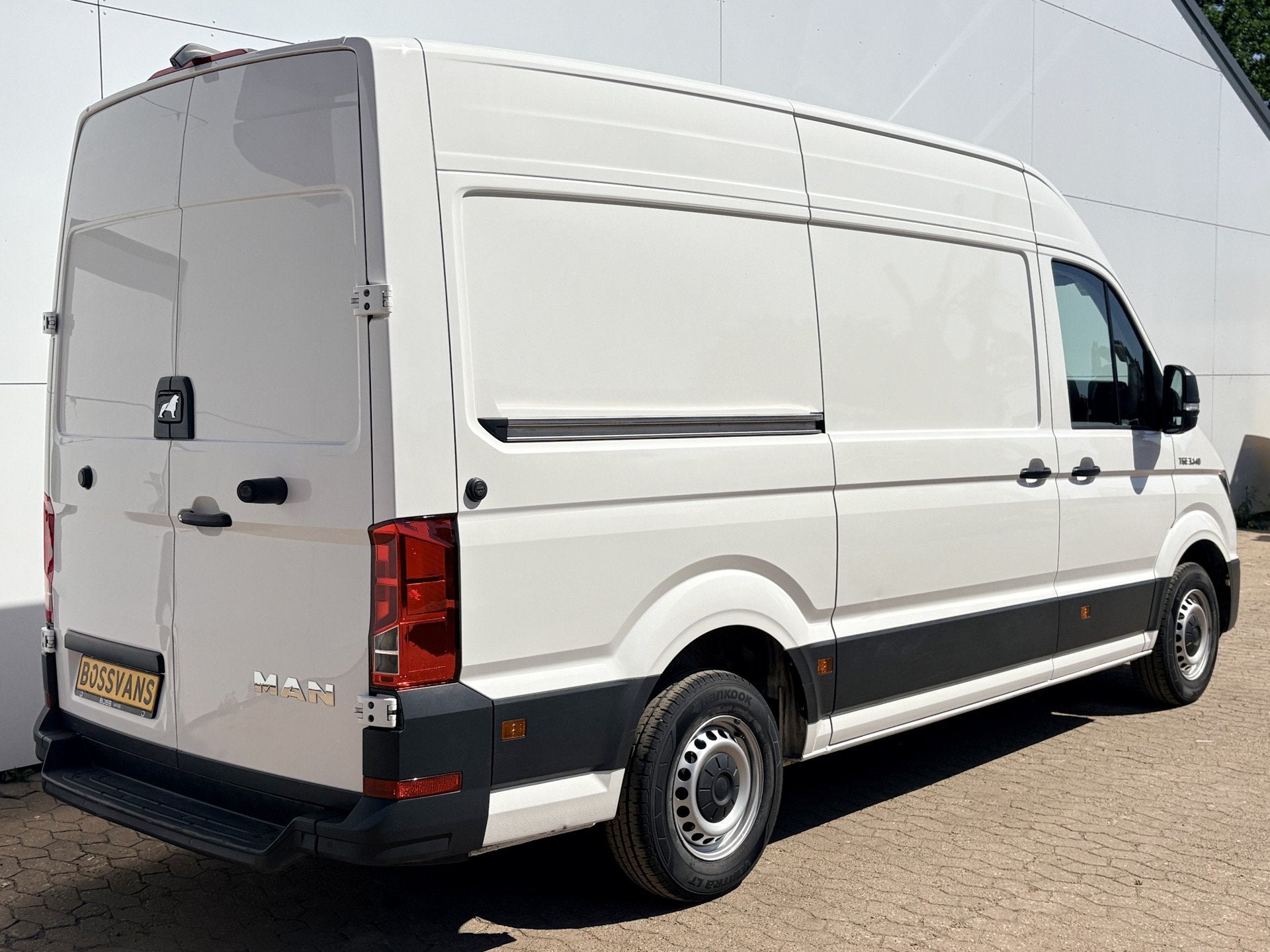 MAN TGE 3.140 2.0 TDI 140PK L3H3 Airco Cruise Control Carpla, Auto's, Voorwielaandrijving, Stof, Gebruikt, Zwart