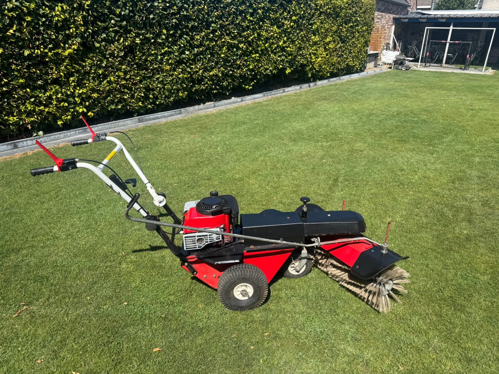 Limpar 80 veegmachine. Briggs & stratton motor (3,4kw), Ophalen, Gebruikt