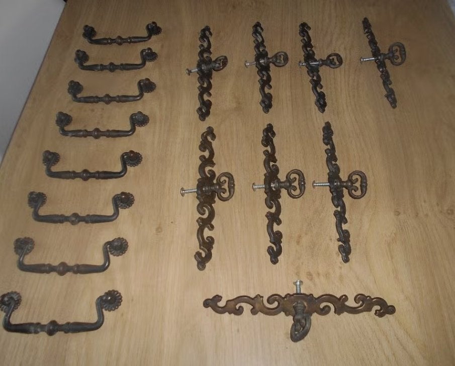 ANCIENNES GARNITURES QUINCAILLERIES PORTES ET TIROIRS, Antiquités & Art, Enlèvement