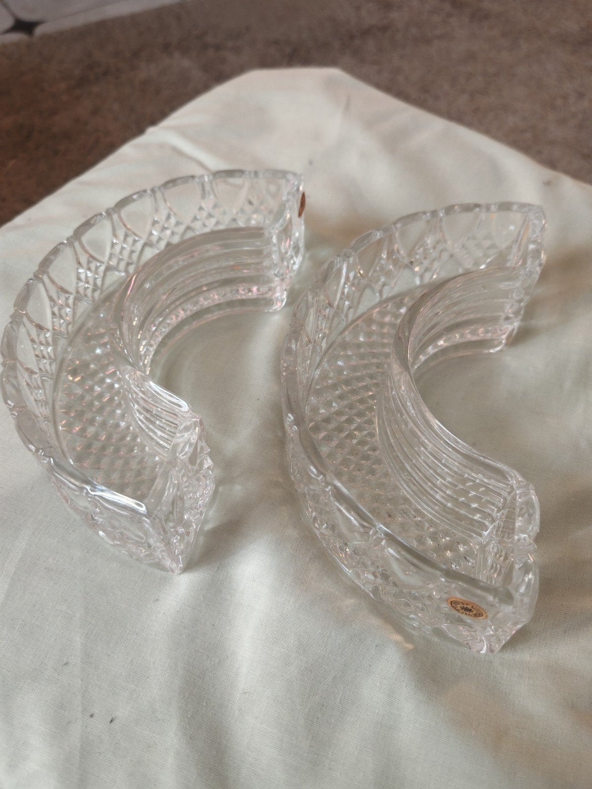 Paire de plats / assiettes demi-lune en cristal Val Saint La, Enlèvement