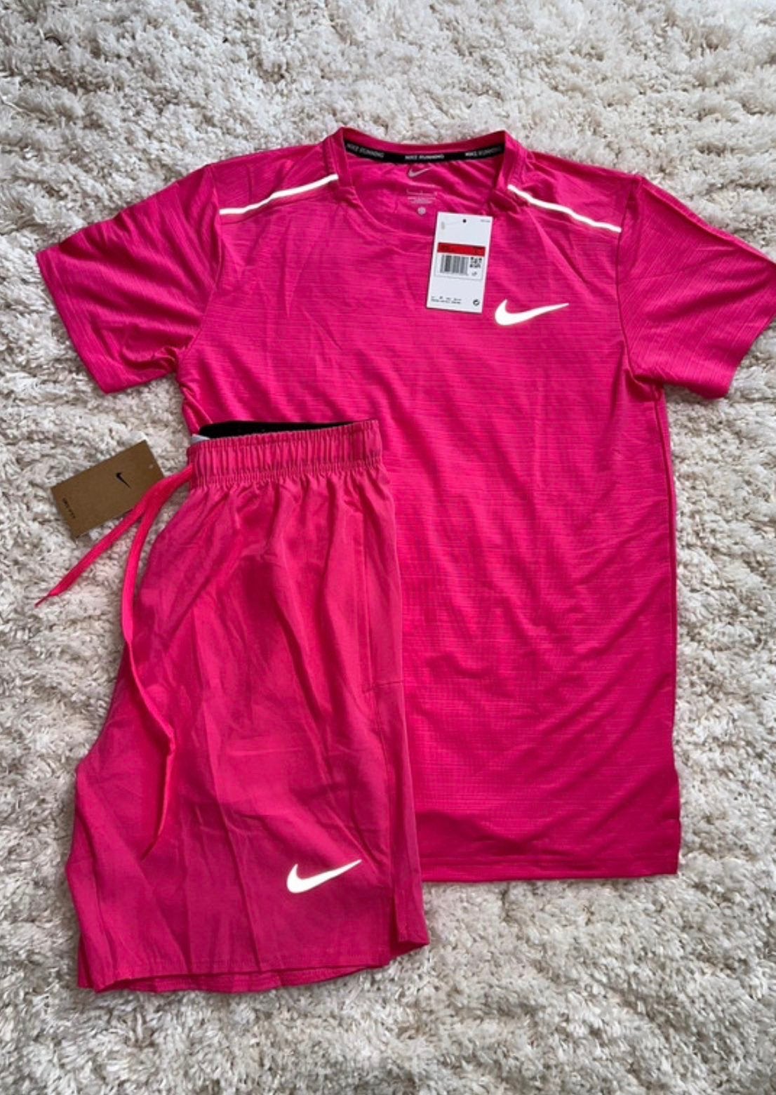 Nike roze set, Ophalen of Verzenden, Zo goed als nieuw, Maat 48/50 (M), Roze
