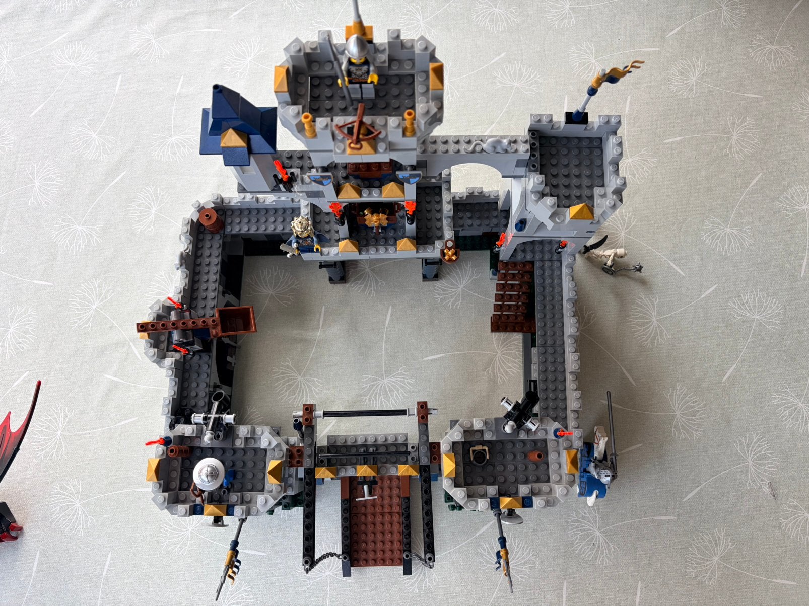 Lego 7094 King's Castle Siege met draak, Lego, Ophalen of Verzenden, Zo goed als nieuw, Inclusief minifiguren