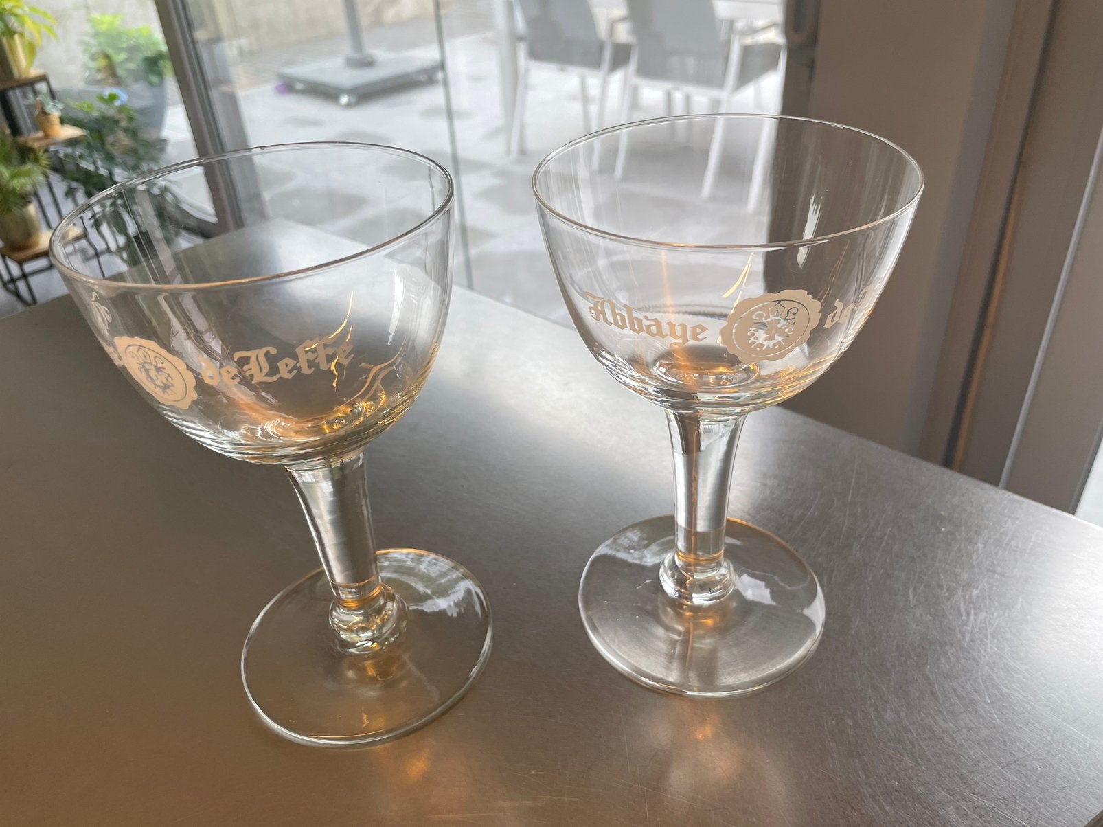 2 bierglazen Leffe, Verzamelen, Ophalen, Zo goed als nieuw