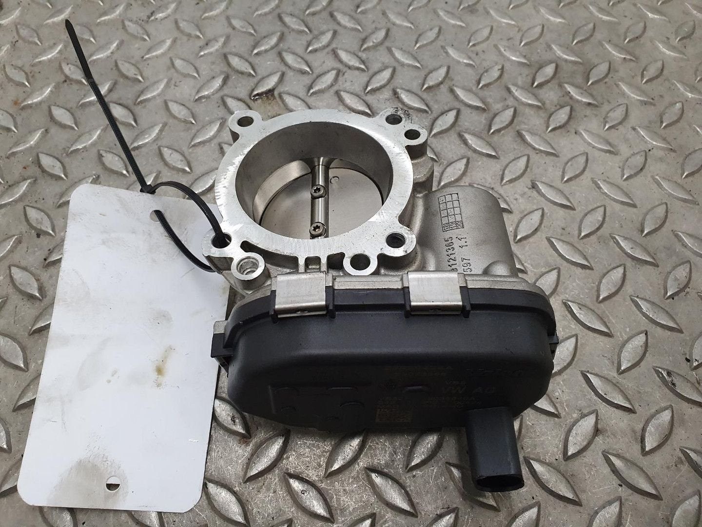 VOLKSWAGEN GOLF GASKLEPHUIS 04E133062T 2016, Ophalen of Verzenden, Gebruikt, ARN erkend